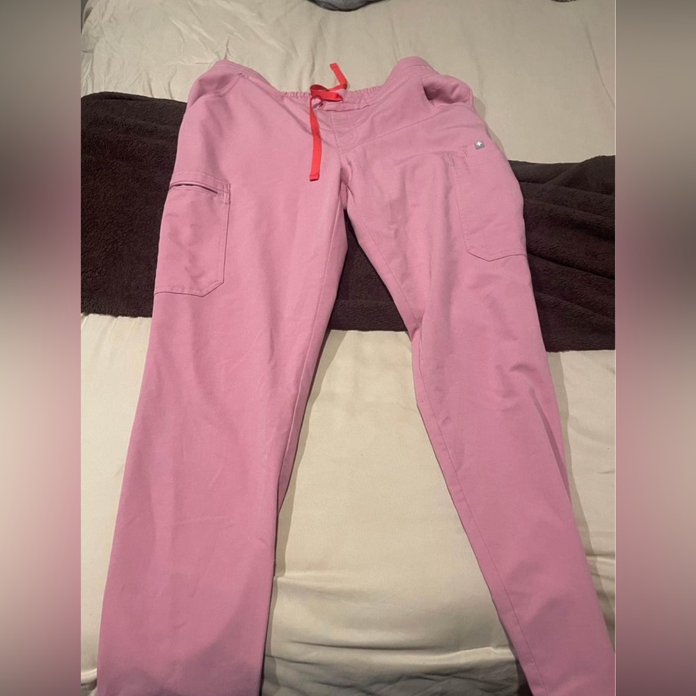 Figs scrub set in chalk pink